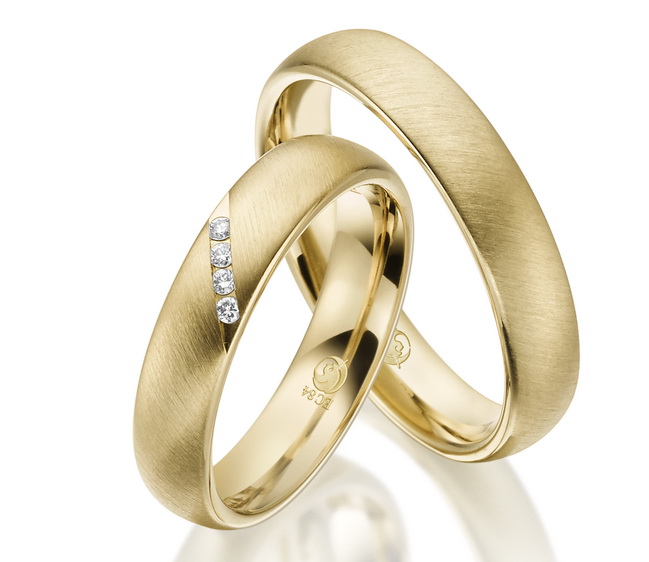 Trauring vier Diamant je 0,010 ct H/SI 585 Gelbgold 4,5 mm breit